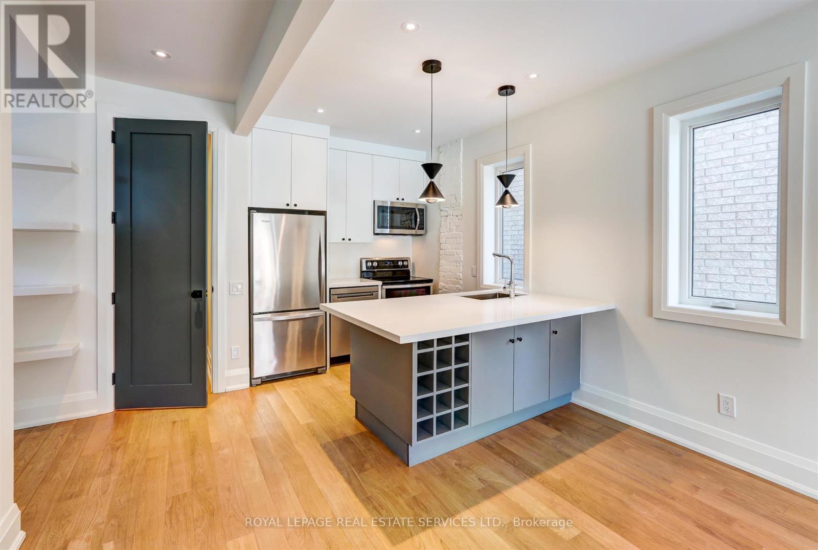Front/main - 25 Boler Street, Toronto, Ontario  M6P 2Y2 - Photo 5 - W12471401