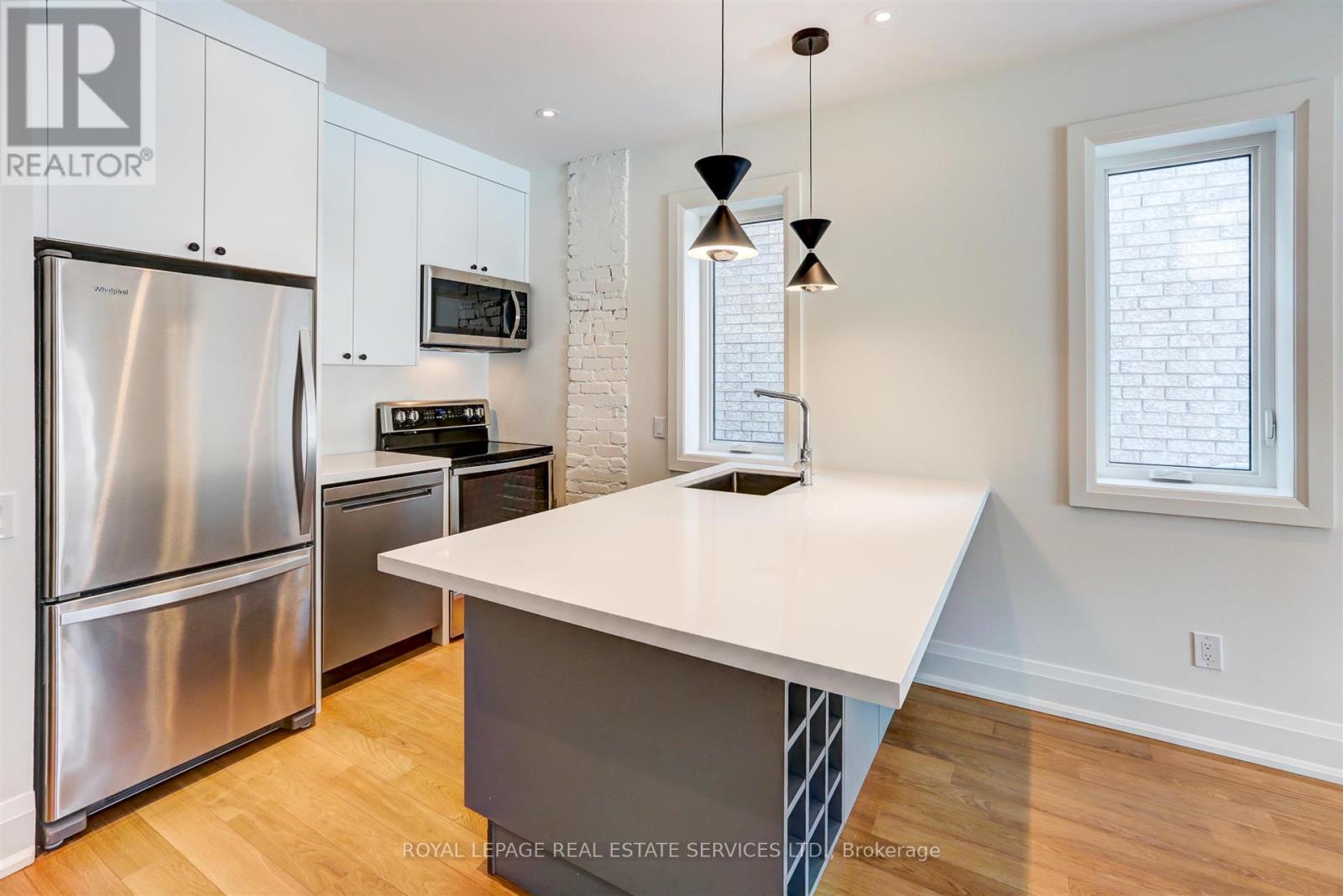 Front/main - 25 Boler Street, Toronto, Ontario  M6P 2Y2 - Photo 6 - W12471401