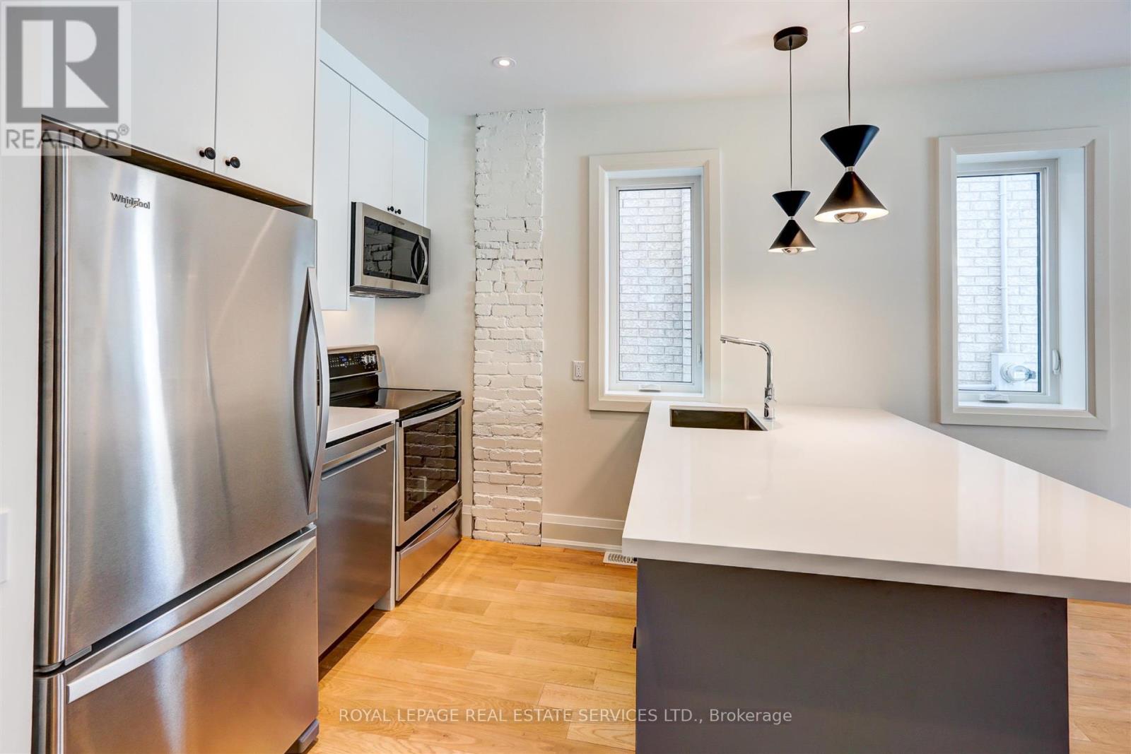 Front/main - 25 Boler Street, Toronto, Ontario  M6P 2Y2 - Photo 7 - W12471401