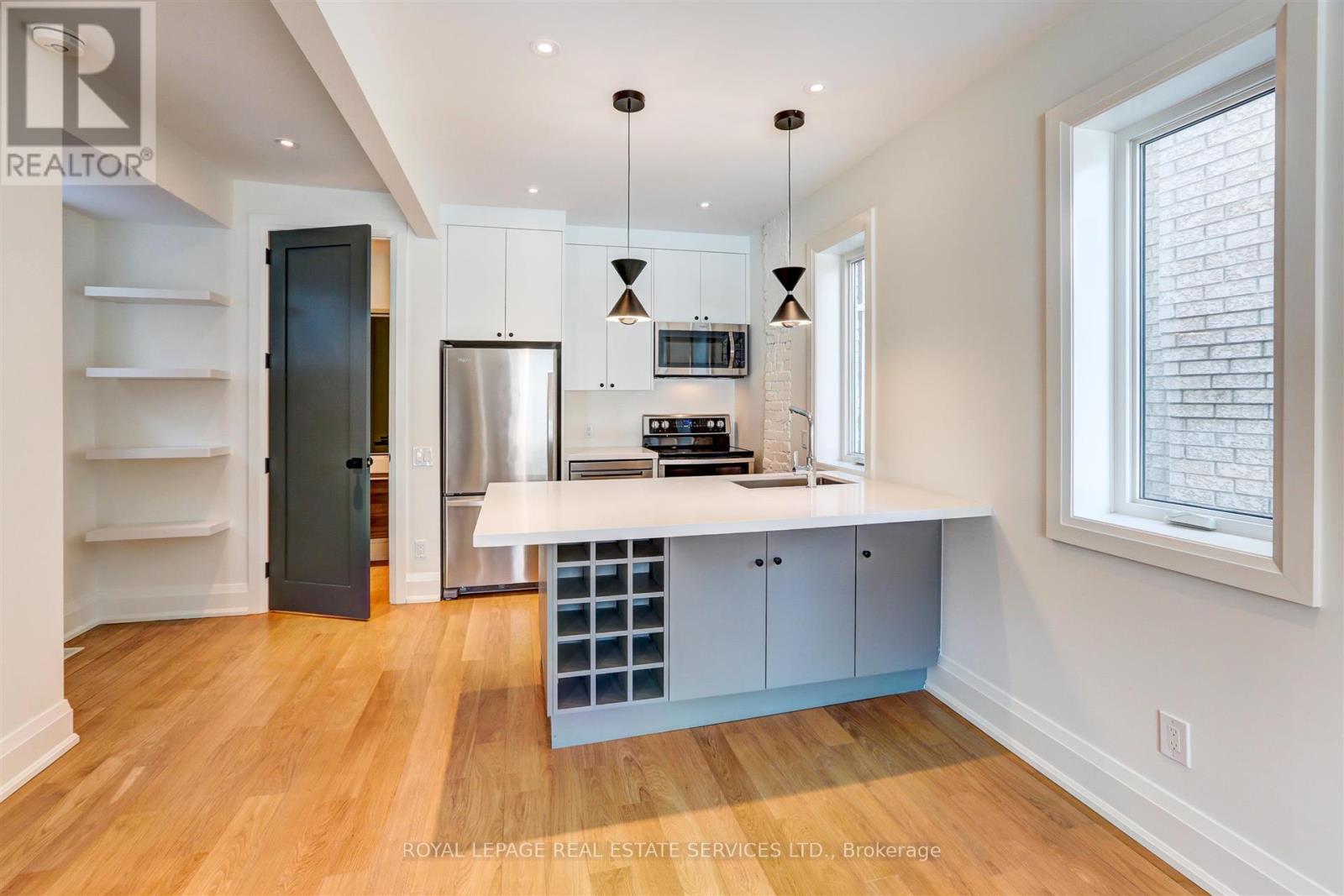 Front/main - 25 Boler Street, Toronto, Ontario  M6P 2Y2 - Photo 9 - W12471401