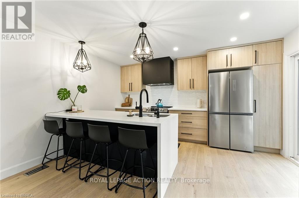 37 Barnes Avenue, Brantford, Ontario  N3R 4Y9 - Photo 13 - X12471367