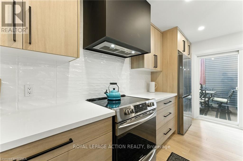 37 Barnes Avenue, Brantford, Ontario  N3R 4Y9 - Photo 17 - X12471367