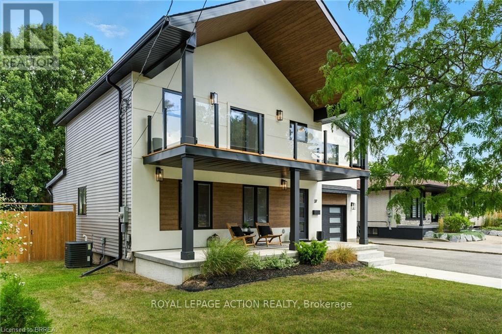 37 Barnes Avenue, Brantford, Ontario  N3R 4Y9 - Photo 2 - X12471367