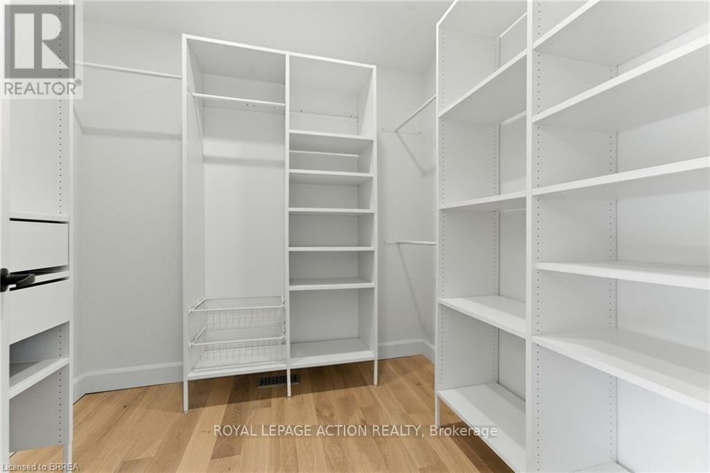 37 Barnes Avenue, Brantford, Ontario  N3R 4Y9 - Photo 25 - X12471367