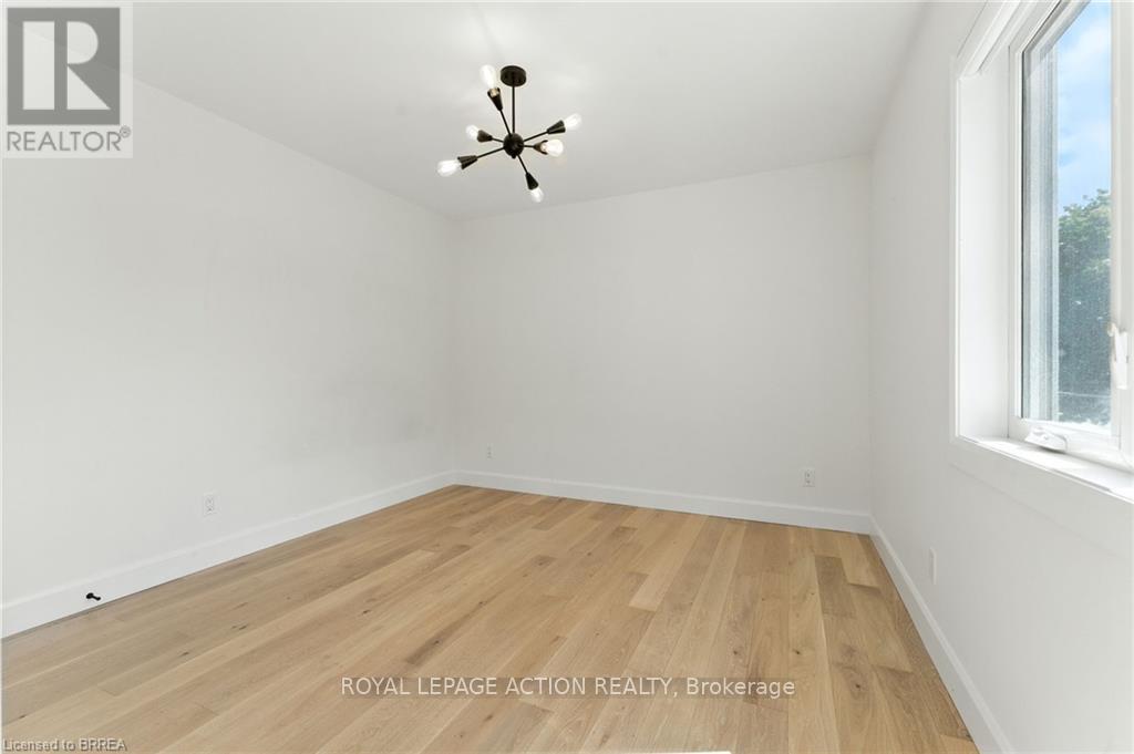 37 Barnes Avenue, Brantford, Ontario  N3R 4Y9 - Photo 30 - X12471367