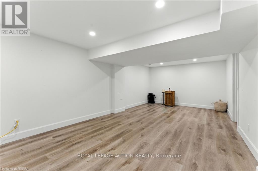 37 Barnes Avenue, Brantford, Ontario  N3R 4Y9 - Photo 31 - X12471367