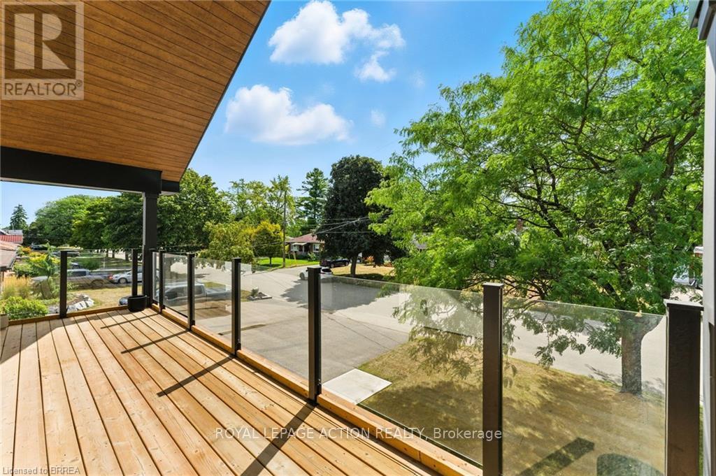 37 Barnes Avenue, Brantford, Ontario  N3R 4Y9 - Photo 5 - X12471367