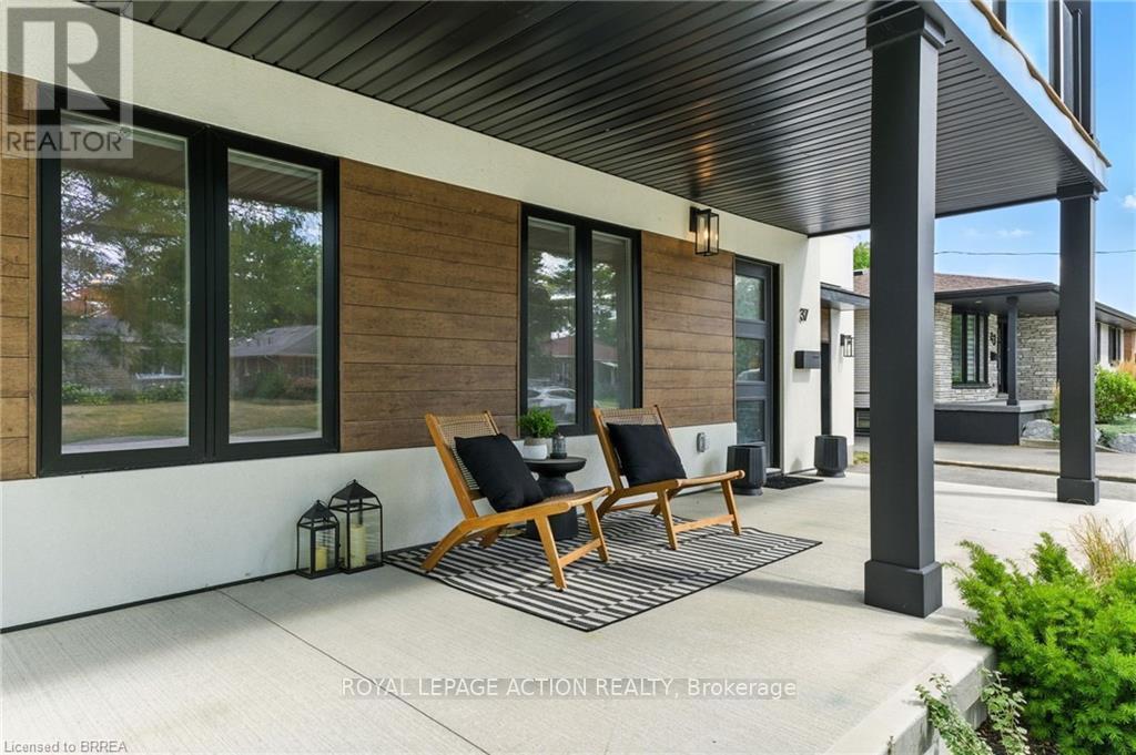 37 Barnes Avenue, Brantford, Ontario  N3R 4Y9 - Photo 6 - X12471367