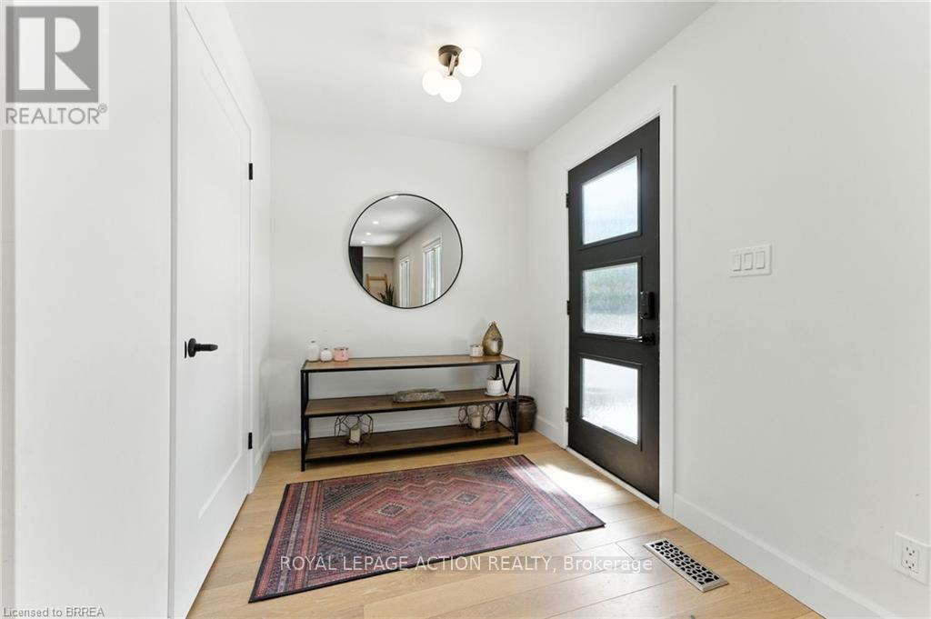 37 Barnes Avenue, Brantford, Ontario  N3R 4Y9 - Photo 7 - X12471367