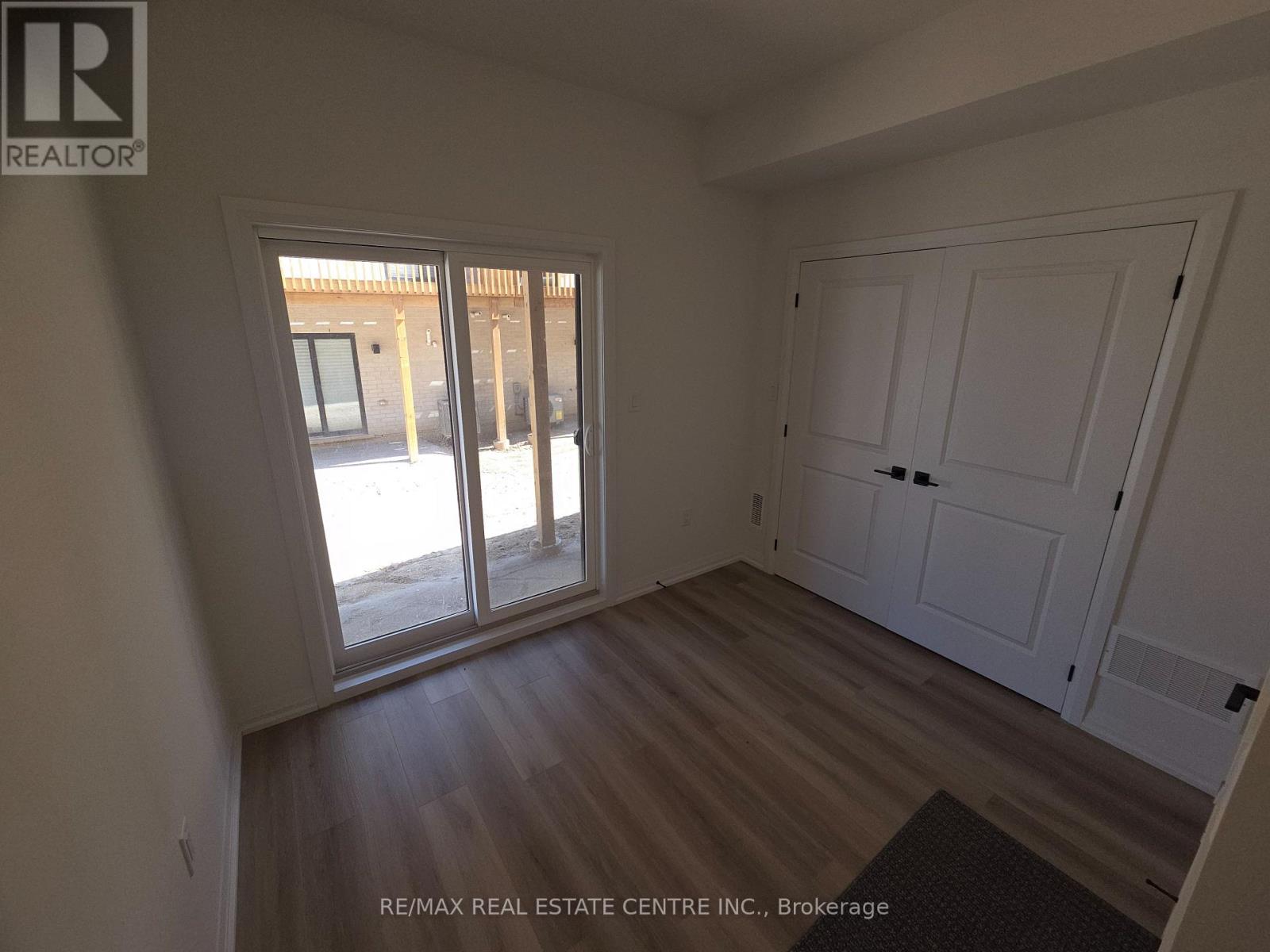 605 - 4040 Mountain Street, Lincoln, Ontario  L3J 2J6 - Photo 3 - X12471372