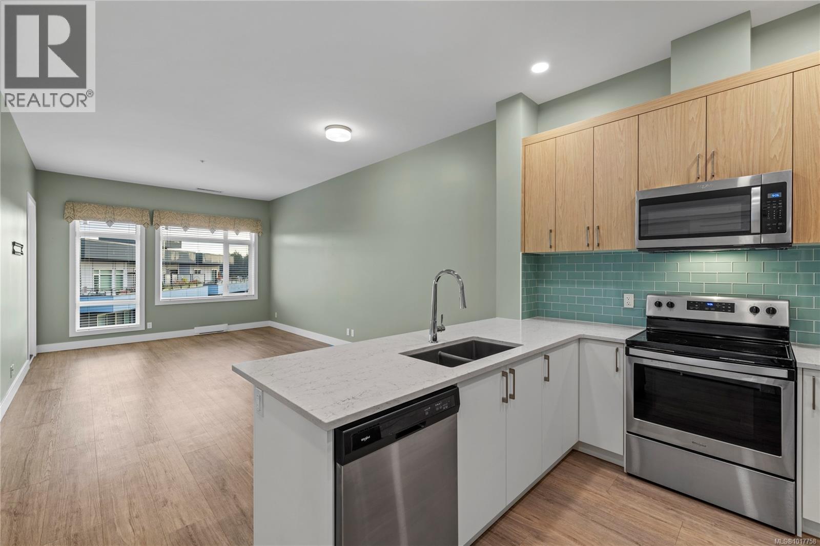 501 6540 Metral Dr, Nanaimo, British Columbia  V9L 0L8 - Photo 3 - 1017758