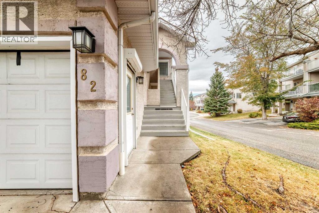 82 Sierra Morena Green Sw, Calgary, Alberta  T3H 3E5 - Photo 4 - A2262519