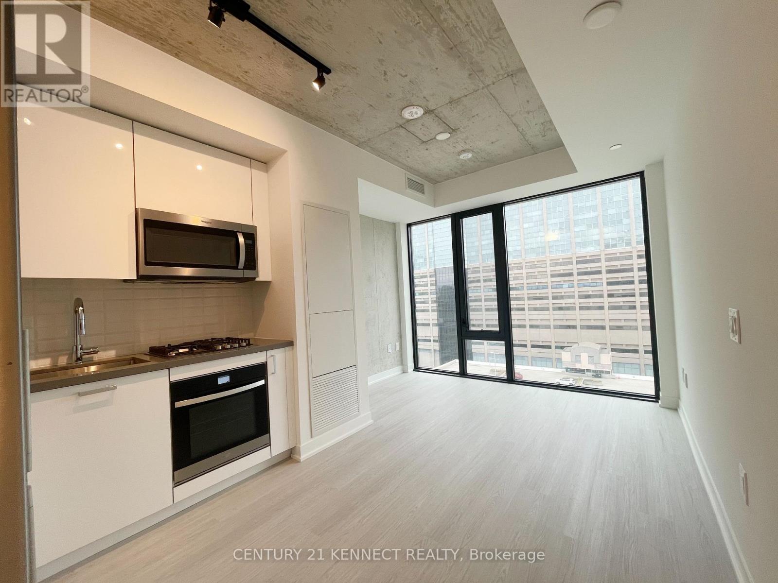 1305 - 195 Mccaul Street, Toronto, Ontario  M5T 0E5 - Photo 3 - C12471405