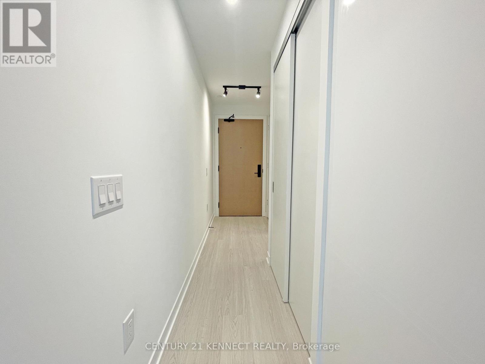 1305 - 195 Mccaul Street, Toronto, Ontario  M5T 0E5 - Photo 6 - C12471405