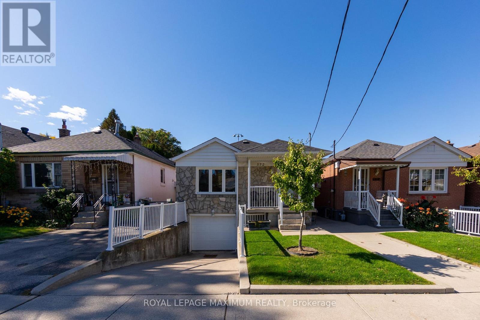 572 NORTHCLIFFE BOULEVARD, Toronto, Ontario