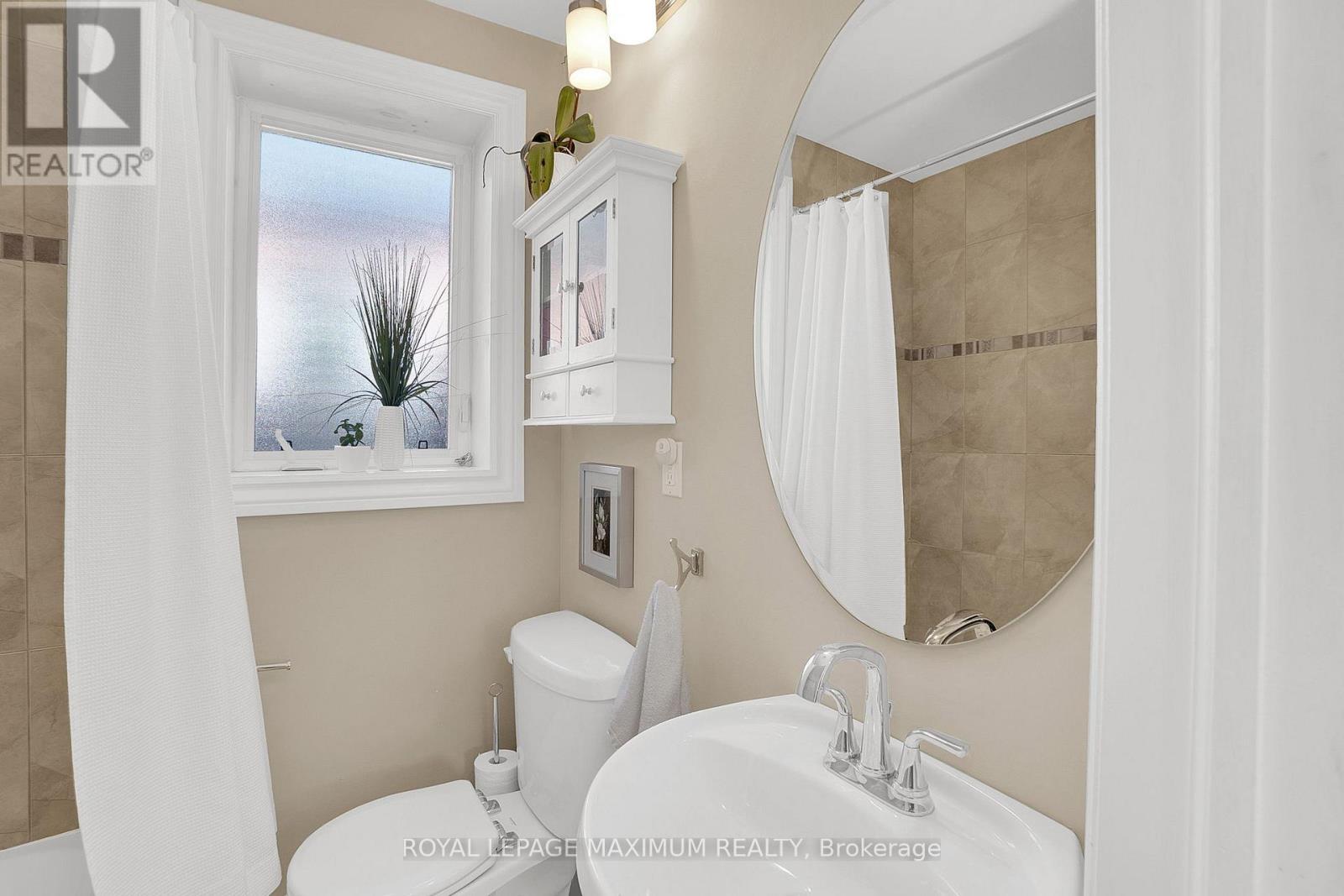 572 Northcliffe Boulevard, Toronto, Ontario  M6E 3L7 - Photo 18 - C12471414