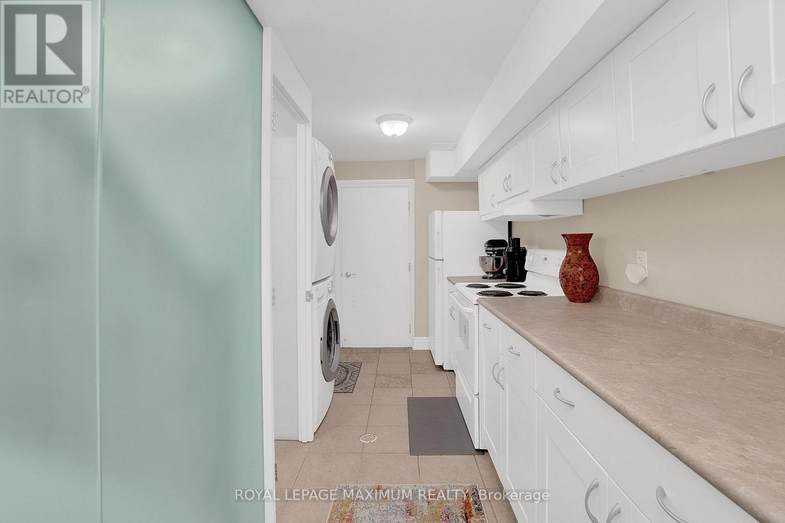 572 Northcliffe Boulevard, Toronto, Ontario  M6E 3L7 - Photo 19 - C12471414