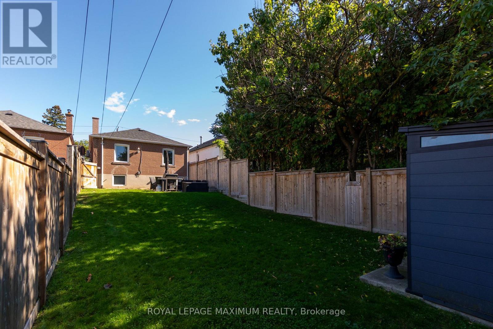 572 Northcliffe Boulevard, Toronto, Ontario  M6E 3L7 - Photo 29 - C12471414