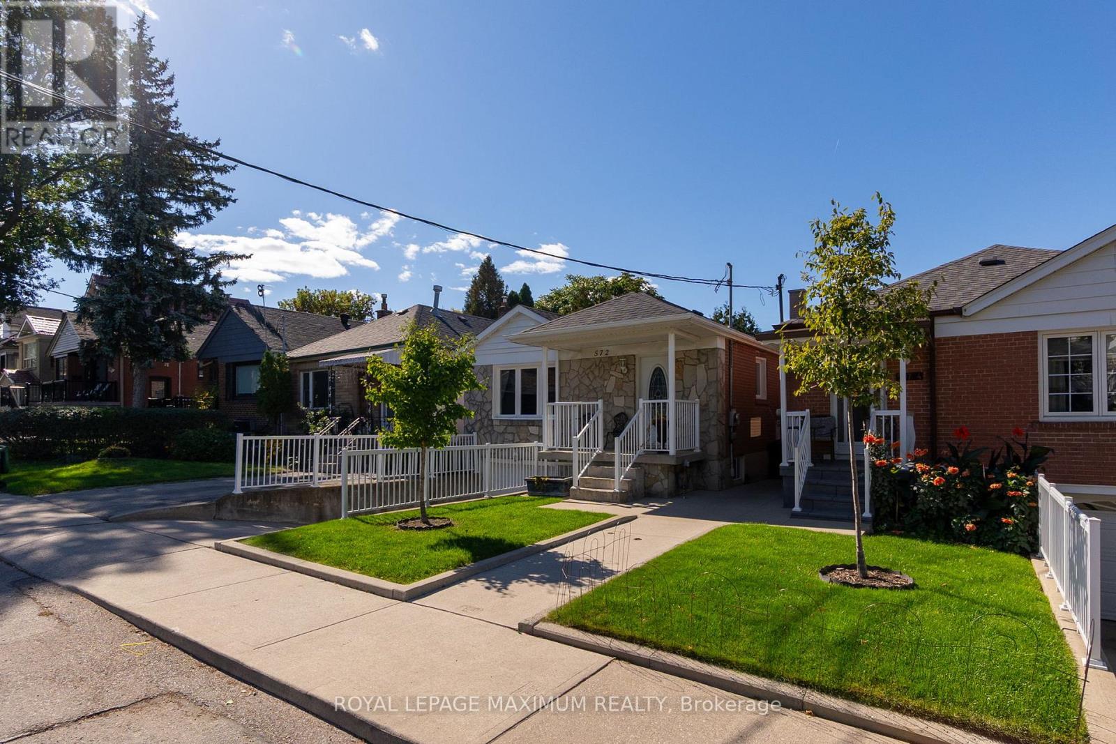 572 Northcliffe Boulevard, Toronto, Ontario  M6E 3L7 - Photo 3 - C12471414