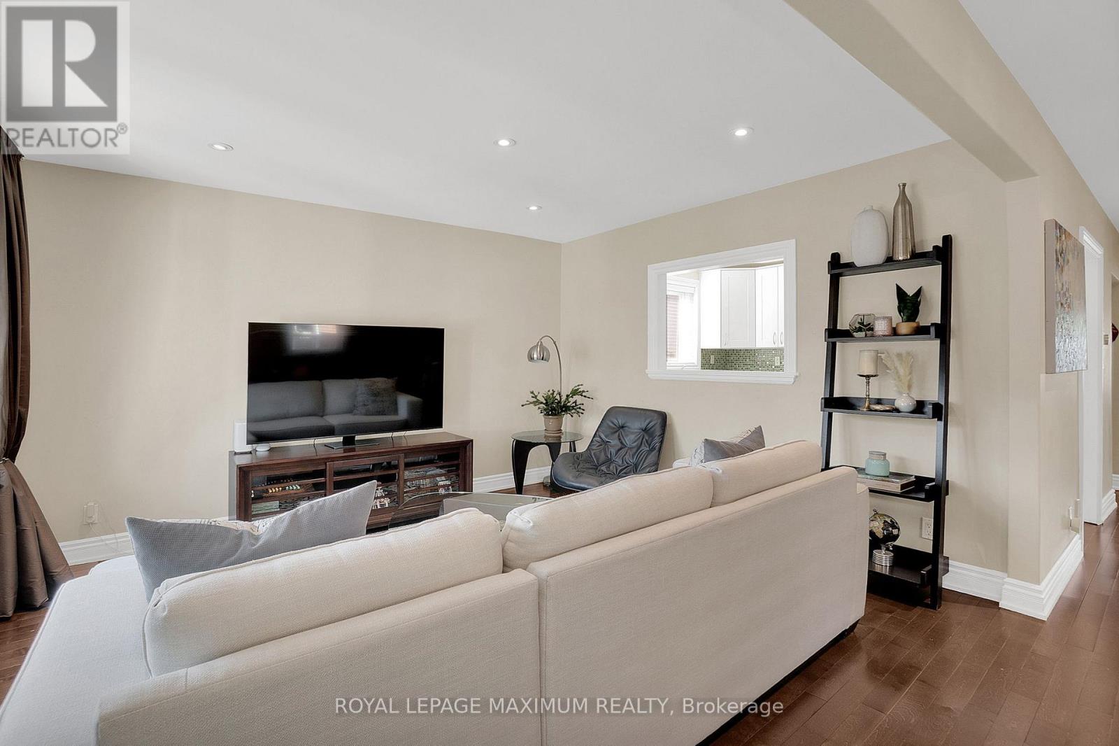 572 Northcliffe Boulevard, Toronto, Ontario  M6E 3L7 - Photo 7 - C12471414