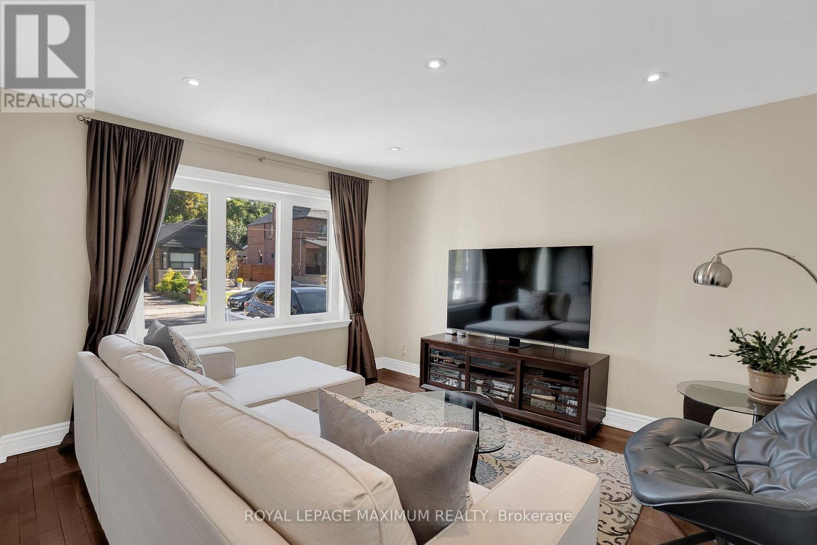 572 Northcliffe Boulevard, Toronto, Ontario  M6E 3L7 - Photo 8 - C12471414