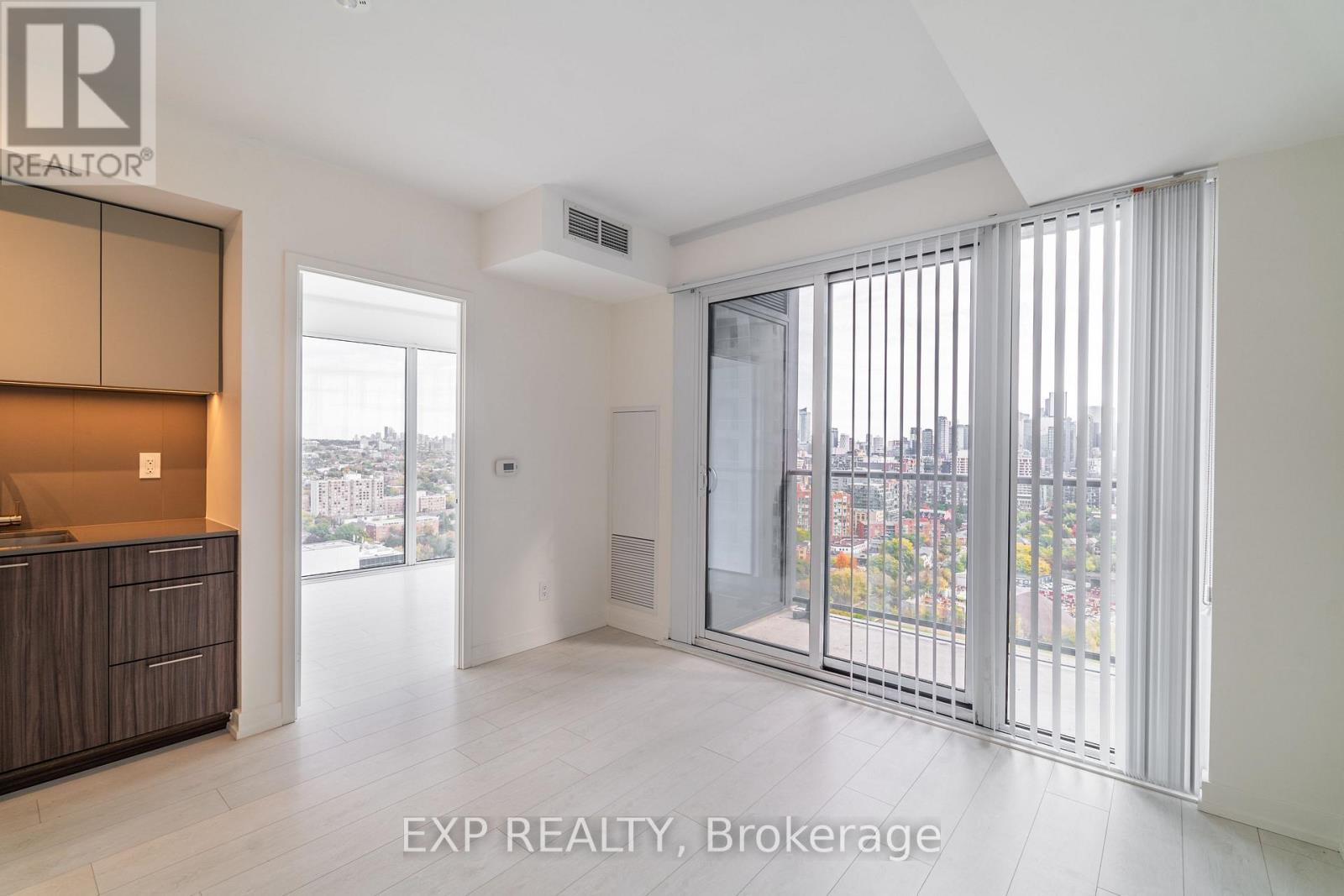 2719 - 19 Western Battery Road, Toronto, Ontario  M6K 0E3 - Photo 6 - C12471421