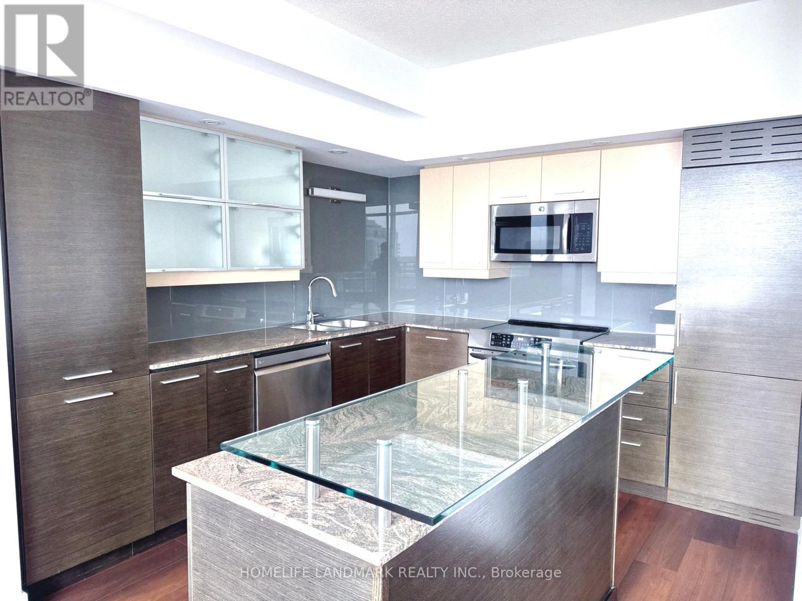 833 - 8 Telegram Mews, Toronto, Ontario  M5V 3Z5 - Photo 2 - C12471432