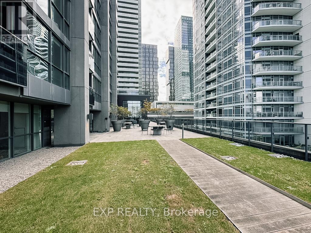 2410 - 295 Adelaide Street W, Toronto, Ontario  M5V 0L4 - Photo 10 - C12471487