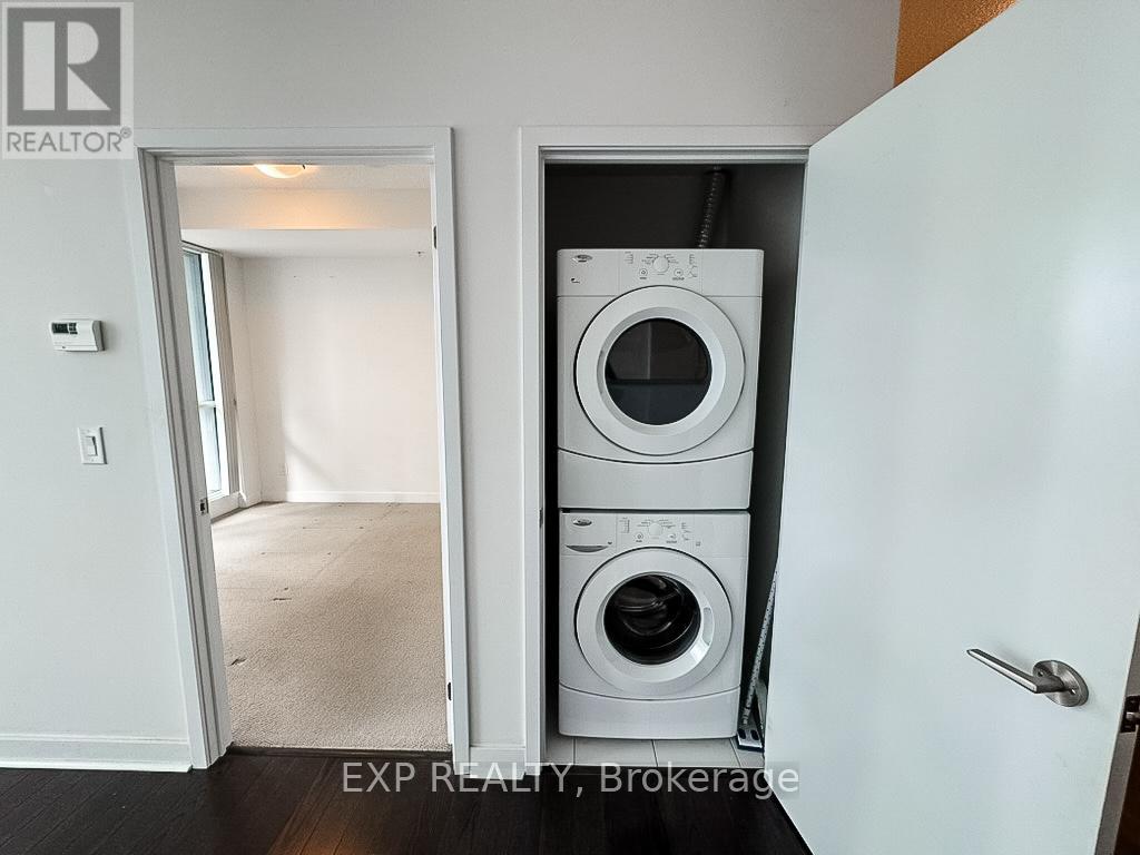 2410 - 295 Adelaide Street W, Toronto, Ontario  M5V 0L4 - Photo 8 - C12471487