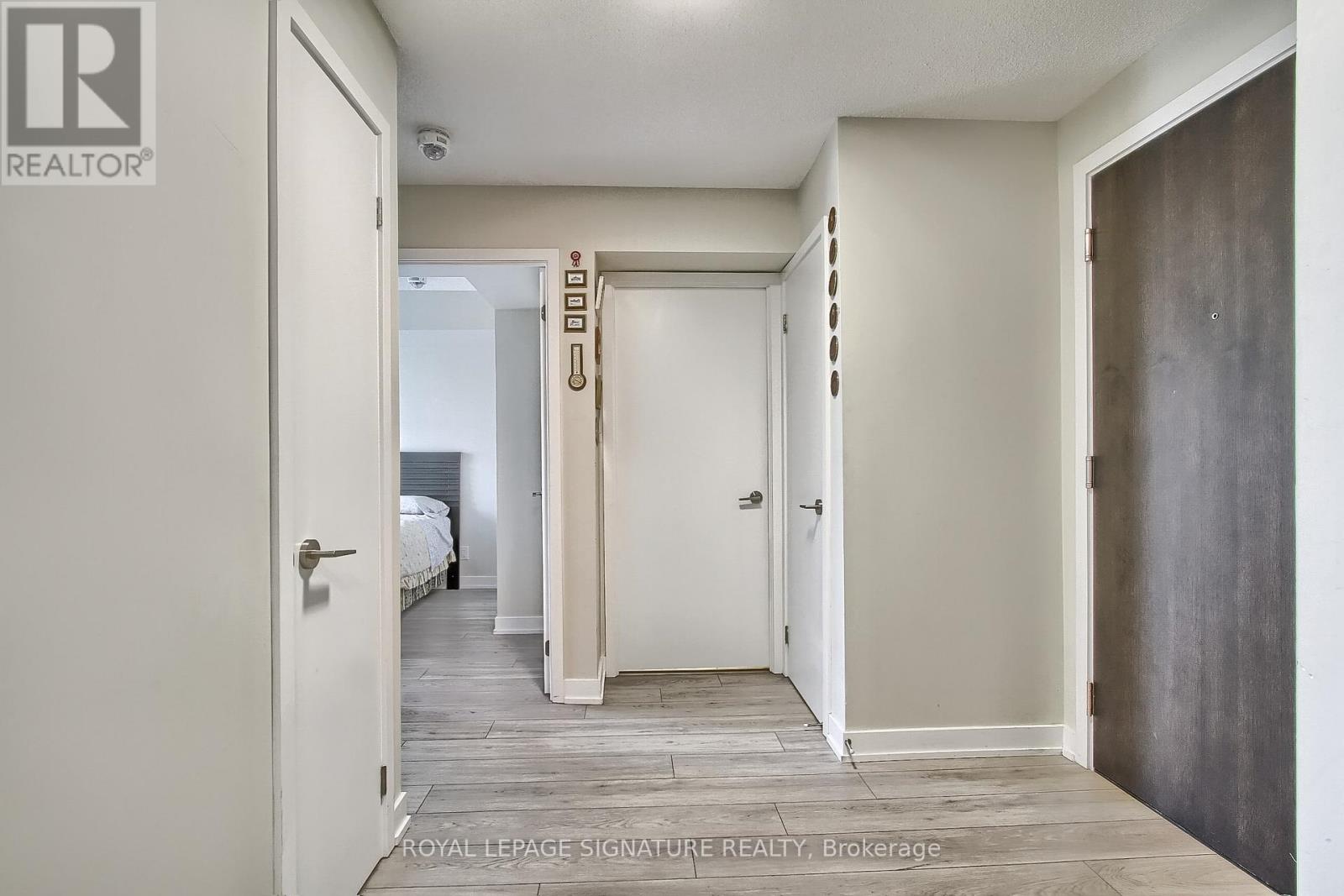 810 - 38 Monte Kwinter Court, Toronto, Ontario  M3H 0E2 - Photo 5 - C12471493