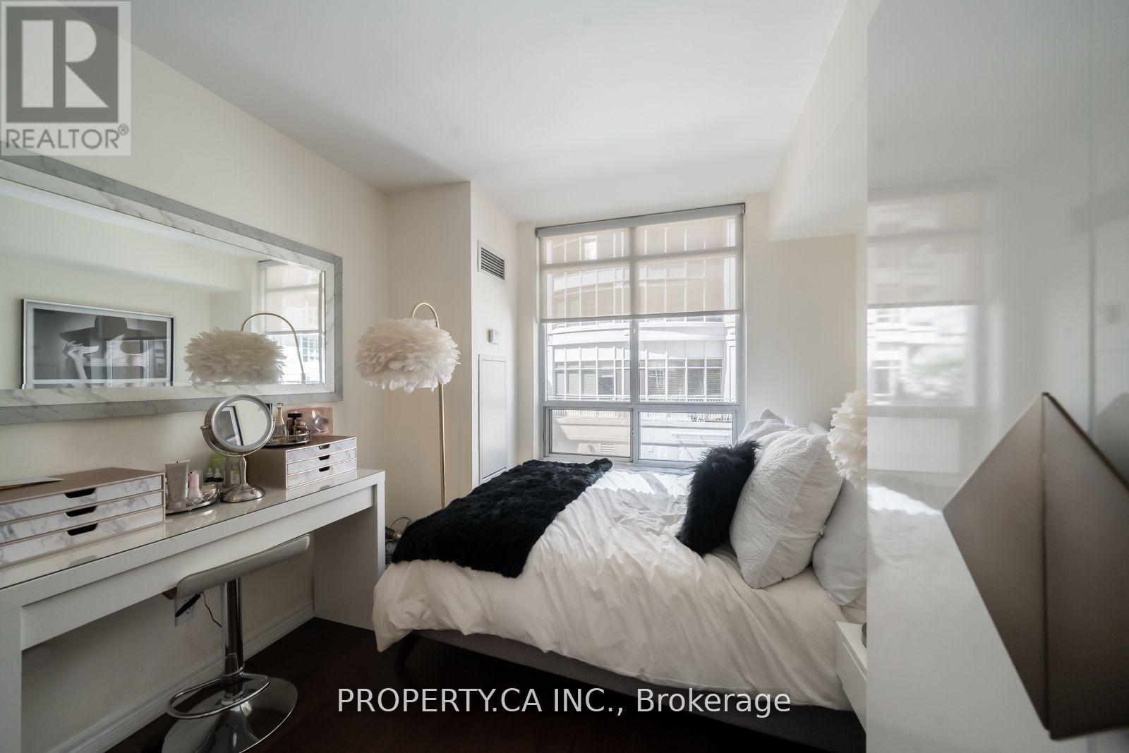 202 - 60 St Clair Avenue W, Toronto, Ontario  M4V 1M1 - Photo 13 - C12471500