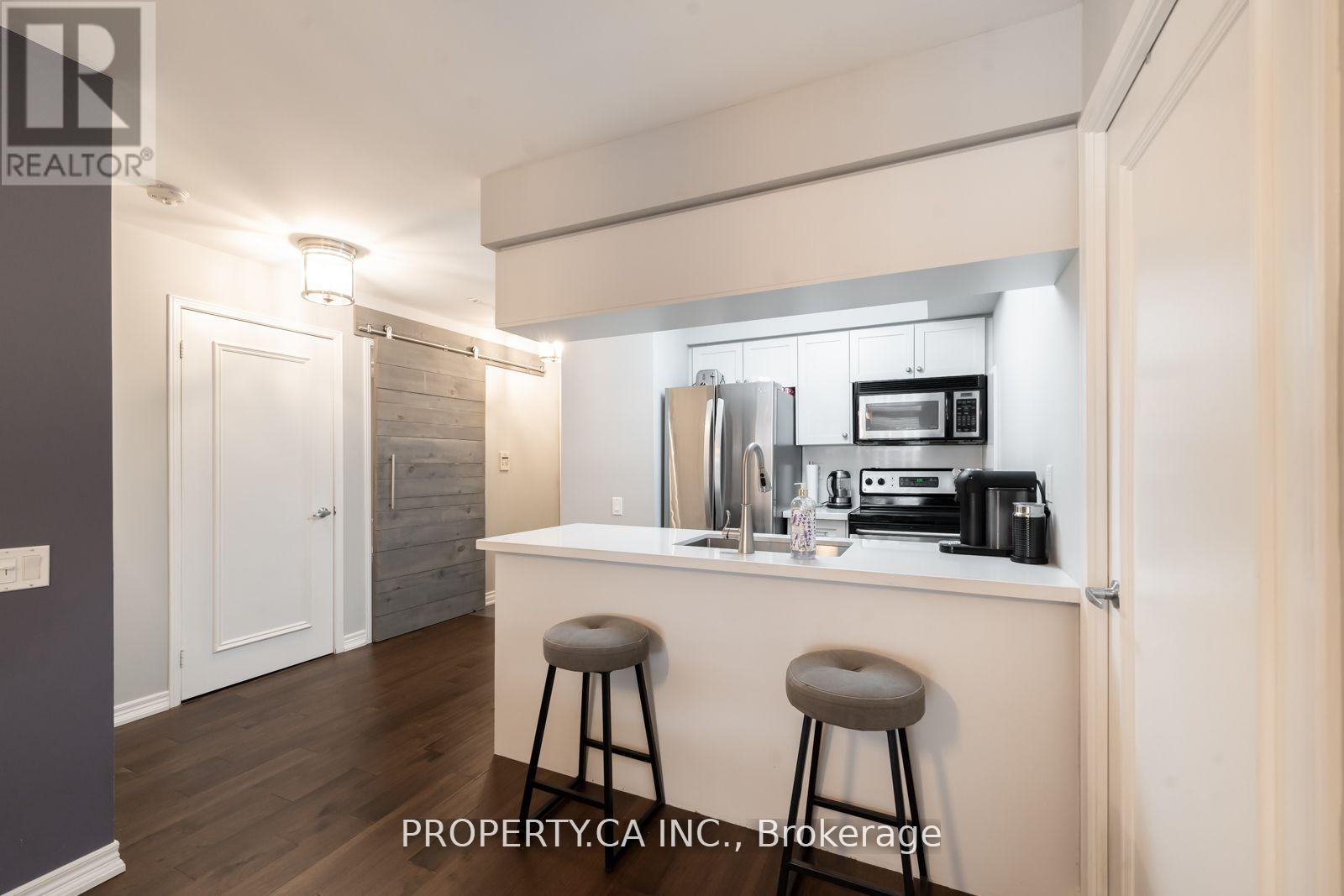 202 - 60 St Clair Avenue W, Toronto, Ontario  M4V 1M1 - Photo 9 - C12471500