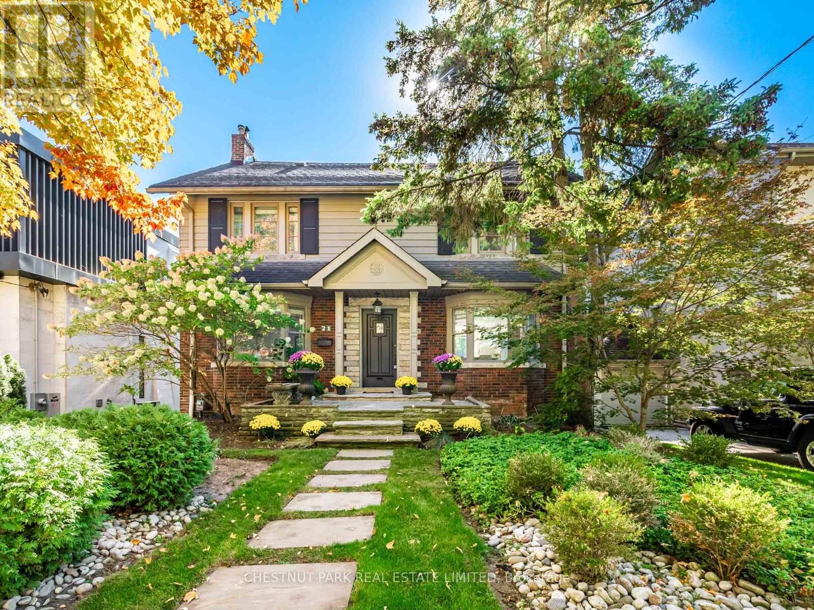 21 CORTLEIGH BOULEVARD, Toronto, Ontario