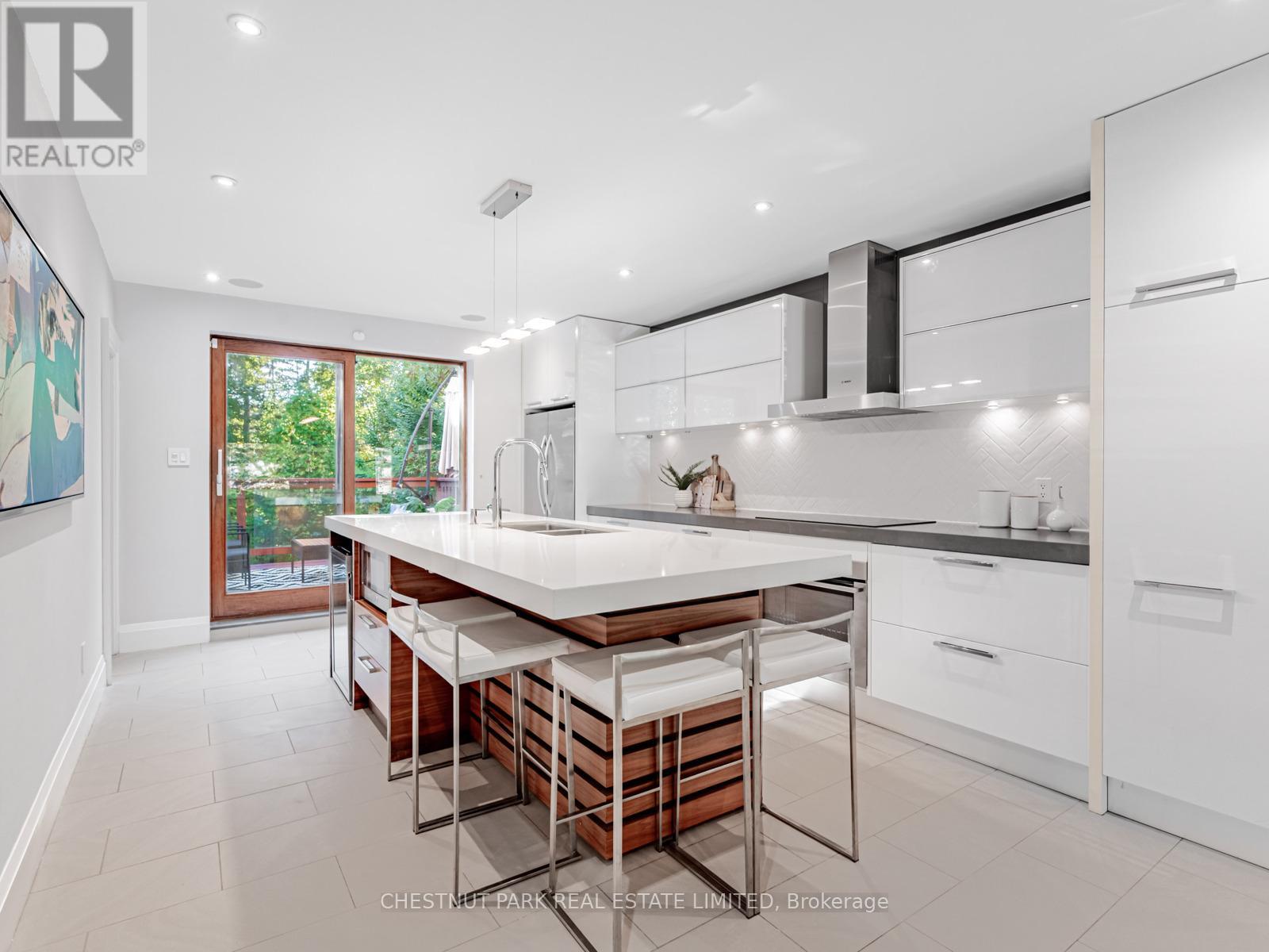 21 Cortleigh Boulevard, Toronto, Ontario  M4R 1K5 - Photo 18 - C12471505