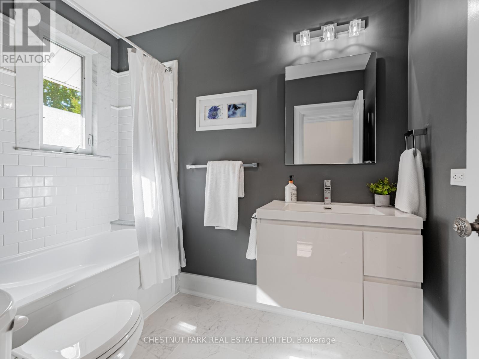 21 Cortleigh Boulevard, Toronto, Ontario  M4R 1K5 - Photo 34 - C12471505
