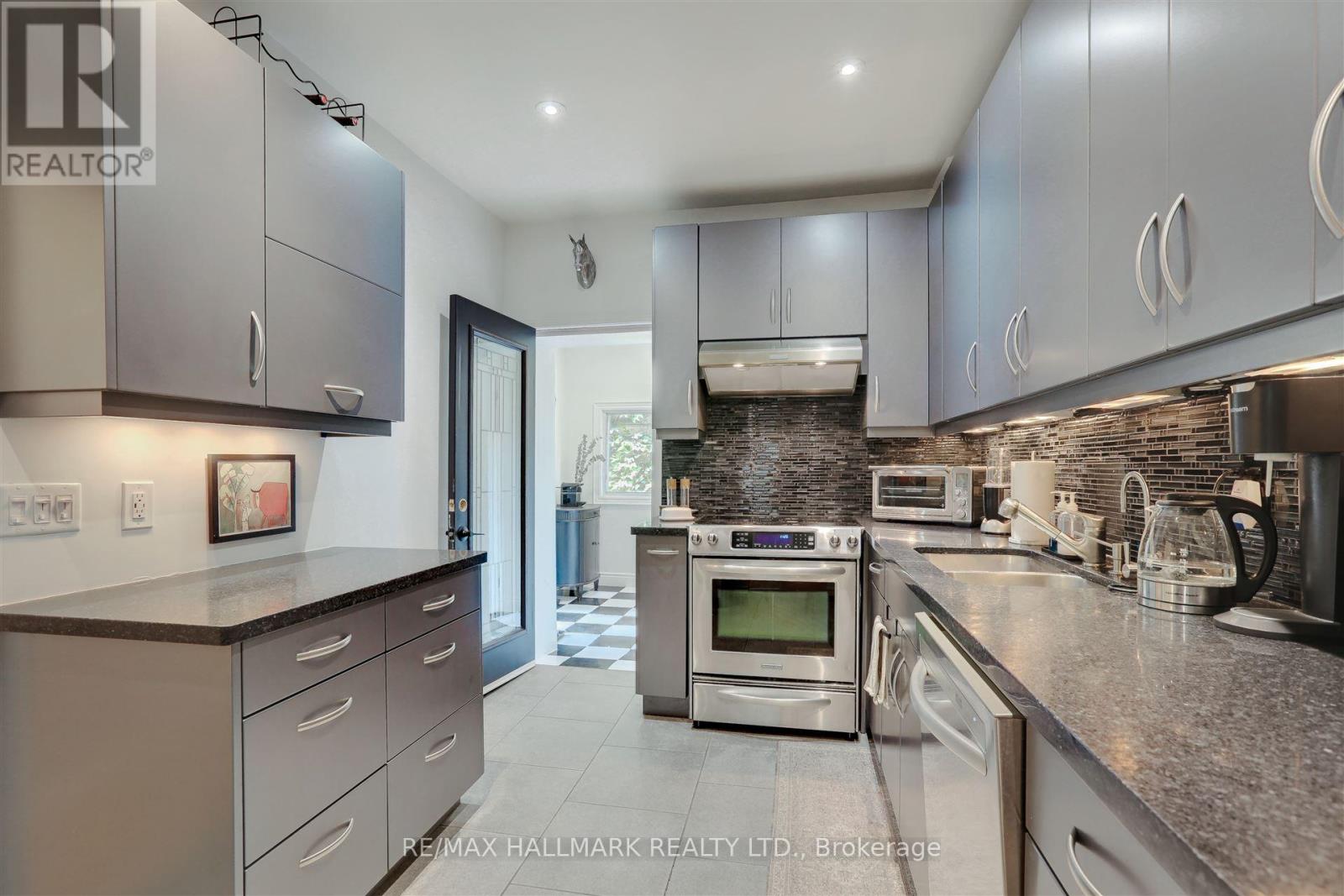 10 Mcgee Street, Toronto, Ontario  M4M 2K9 - Photo 12 - E12471473
