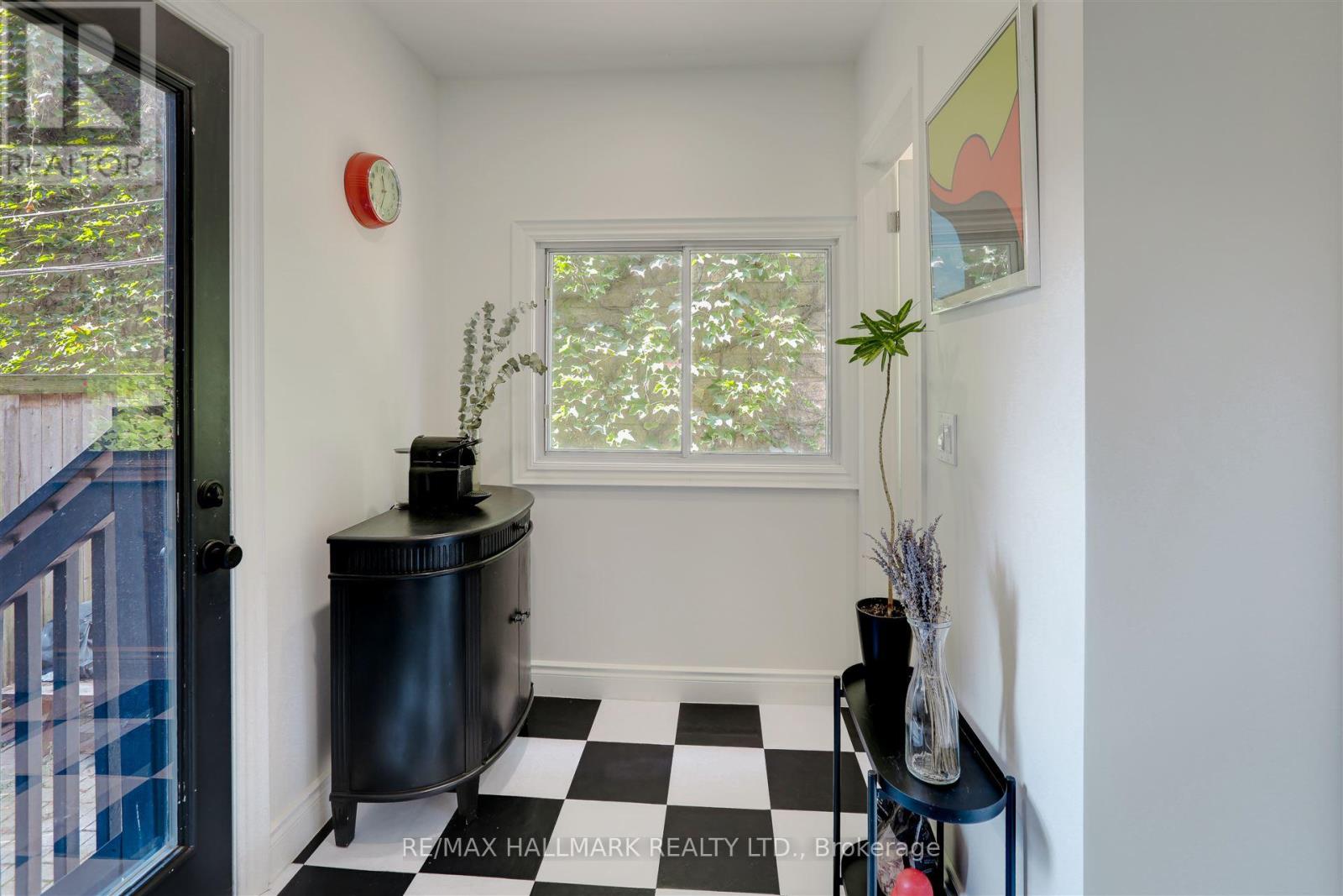 10 Mcgee Street, Toronto, Ontario  M4M 2K9 - Photo 16 - E12471473