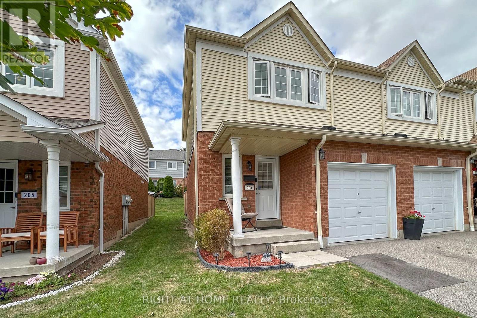 204 - 10 Bassett Boulevard, Whitby, Ontario  L1N 9C8 - Photo 2 - E12471522