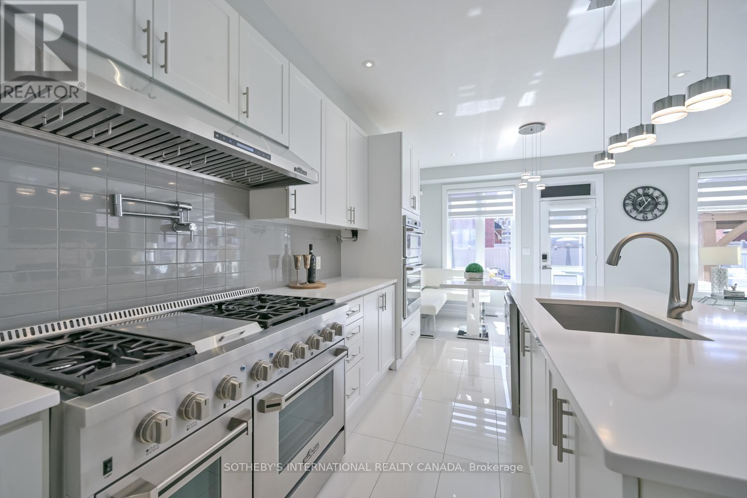 45 Crimson King Way, East Gwillimbury, Ontario  L9N 0V1 - Photo 10 - N12471420