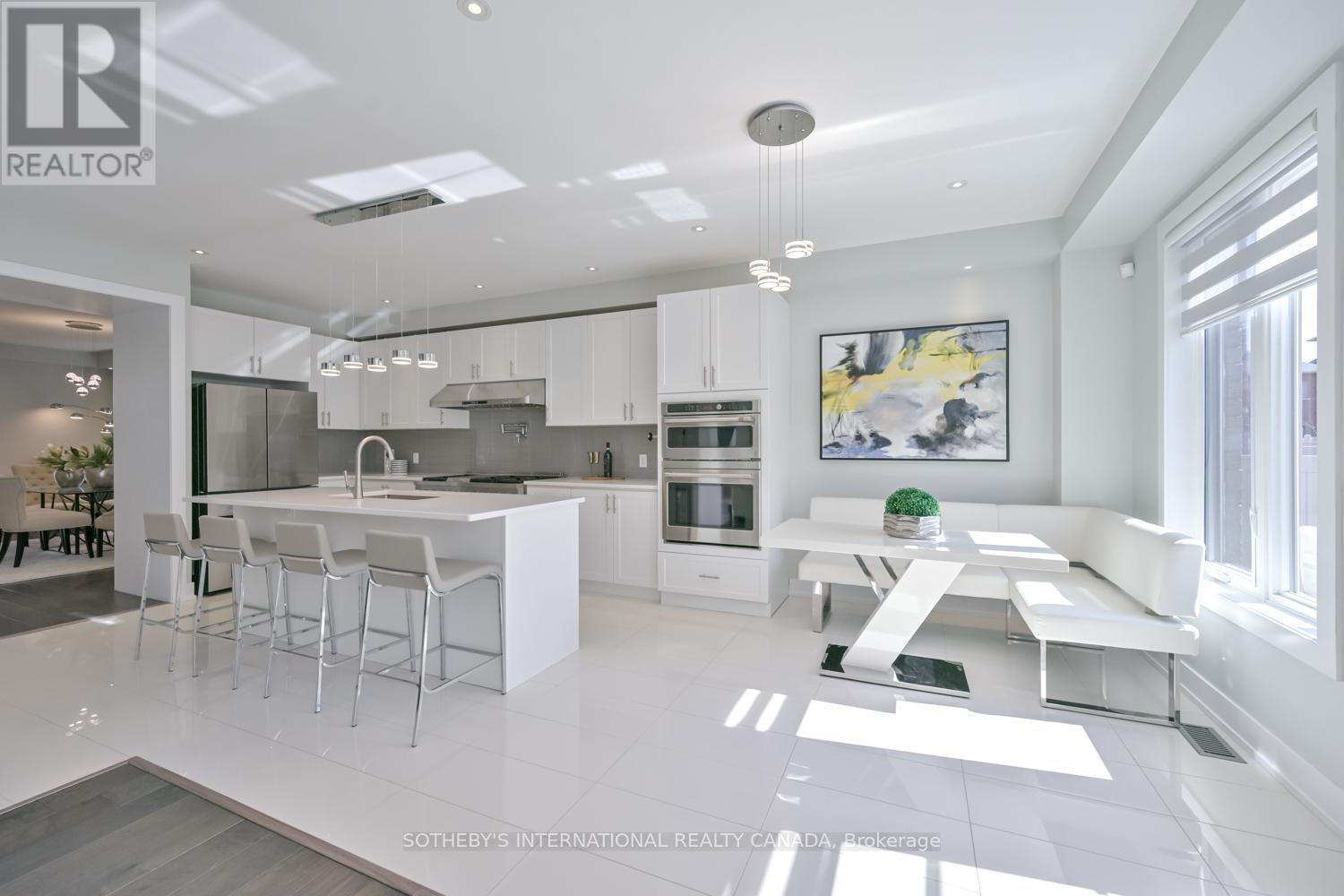 45 Crimson King Way, East Gwillimbury, Ontario  L9N 0V1 - Photo 11 - N12471420