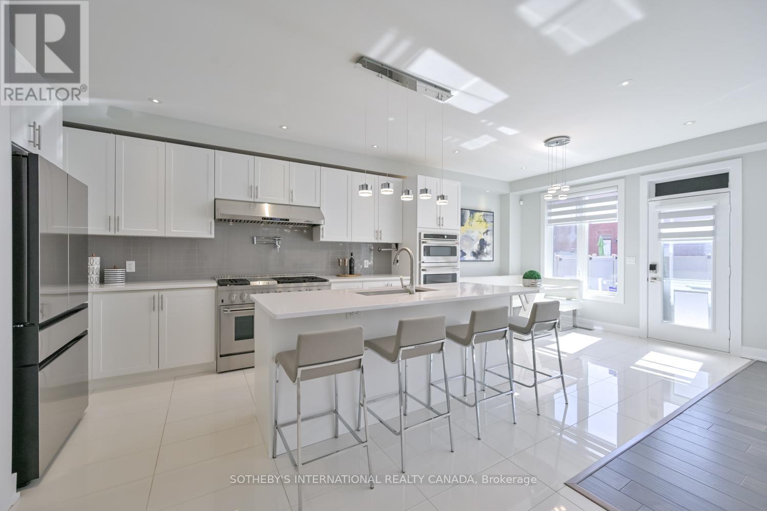45 Crimson King Way, East Gwillimbury, Ontario  L9N 0V1 - Photo 8 - N12471420