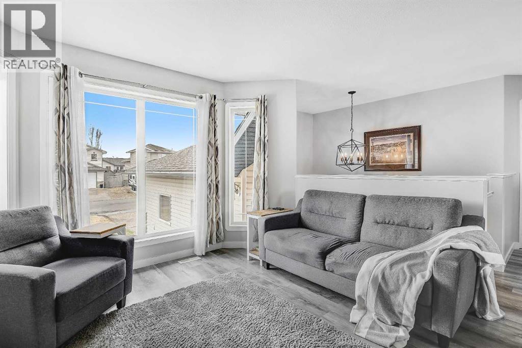 Property at 77 Pinnacle Crescent image 3