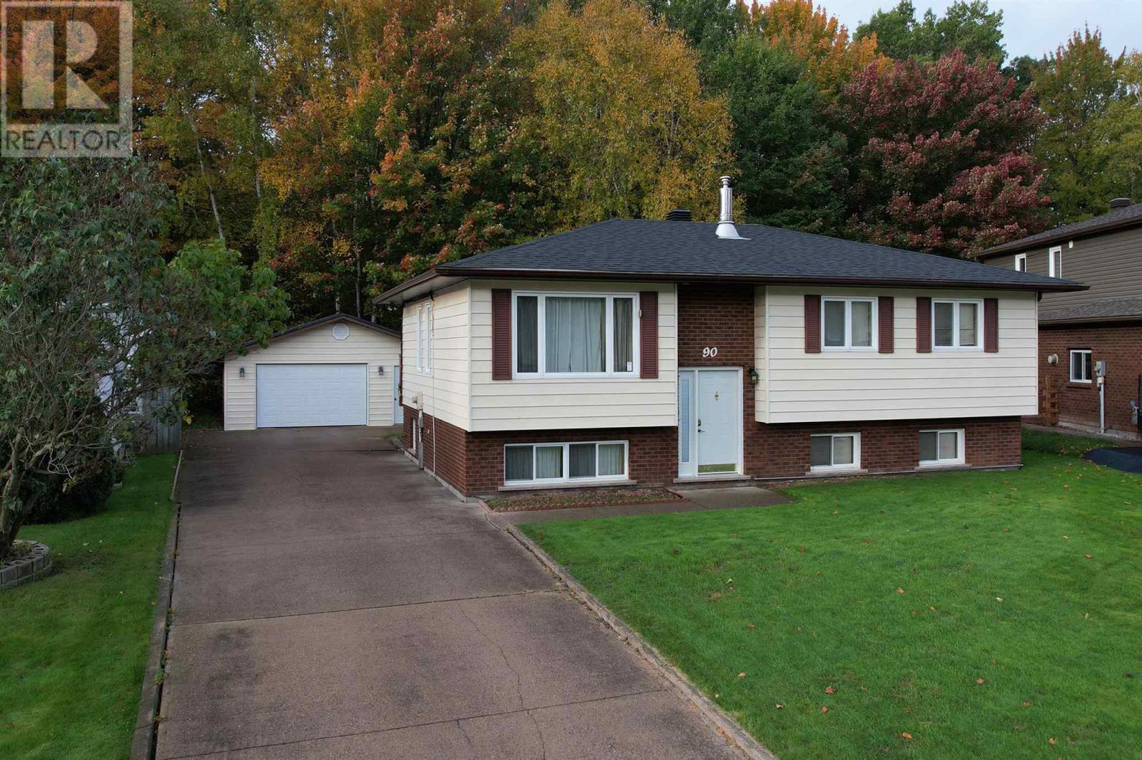 90 Taskar Dr, Sault Ste. Marie, Ontario  P6A 6M8 - Photo 1 - SM252947