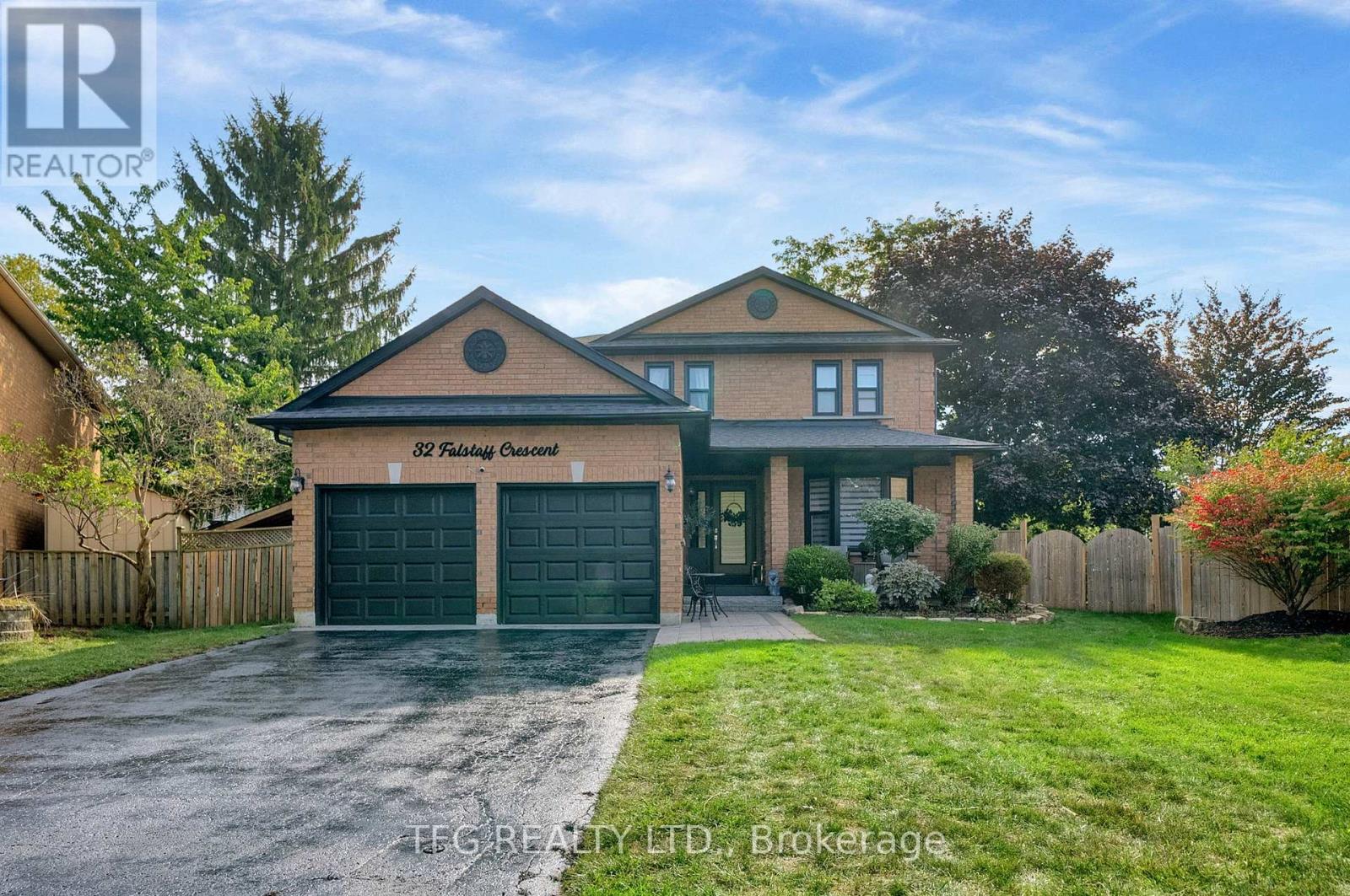 32 FALSTAFF CRESCENT, Whitby, Ontario