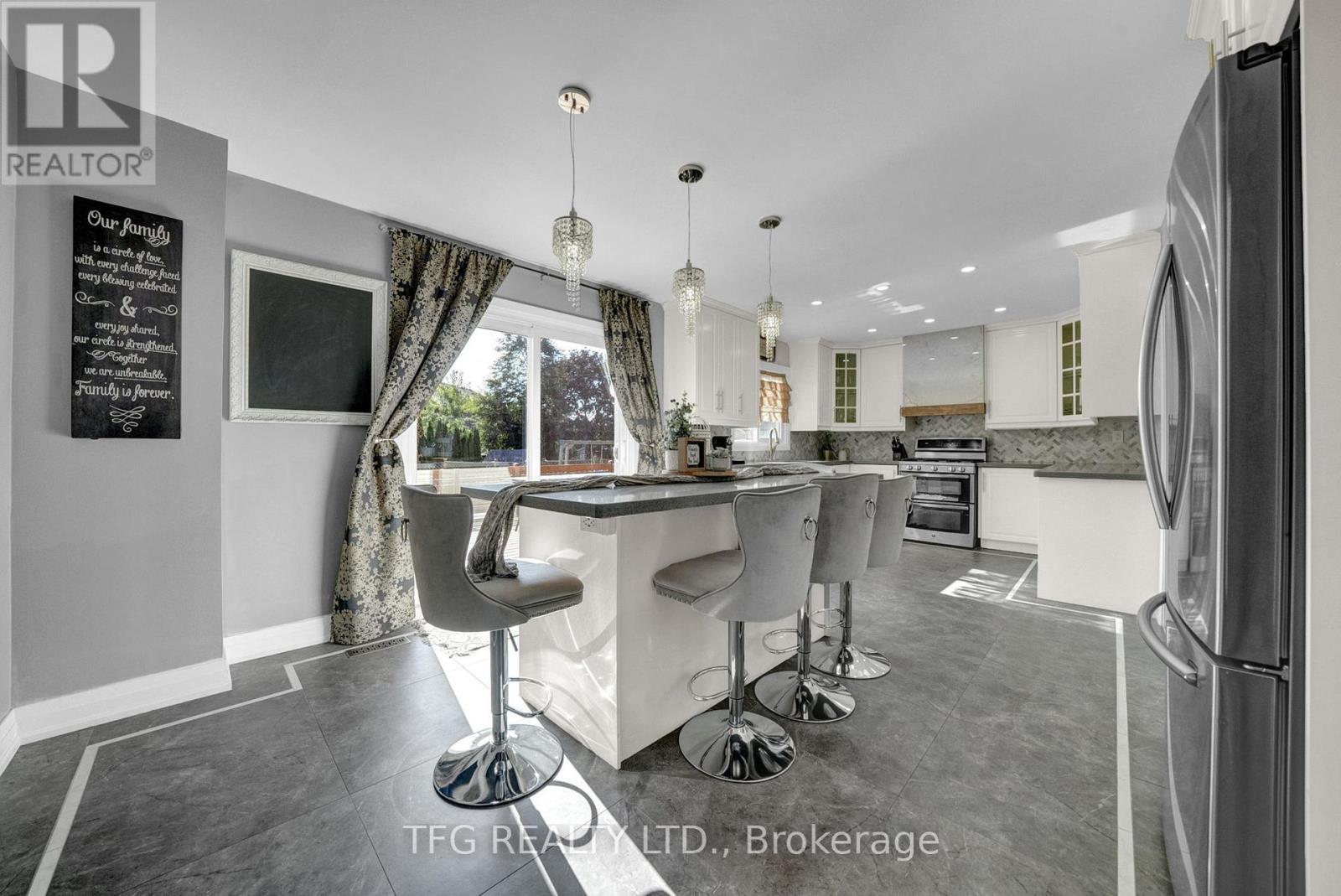 32 Falstaff Crescent, Whitby, Ontario  L1R 1W3 - Photo 14 - E12471556
