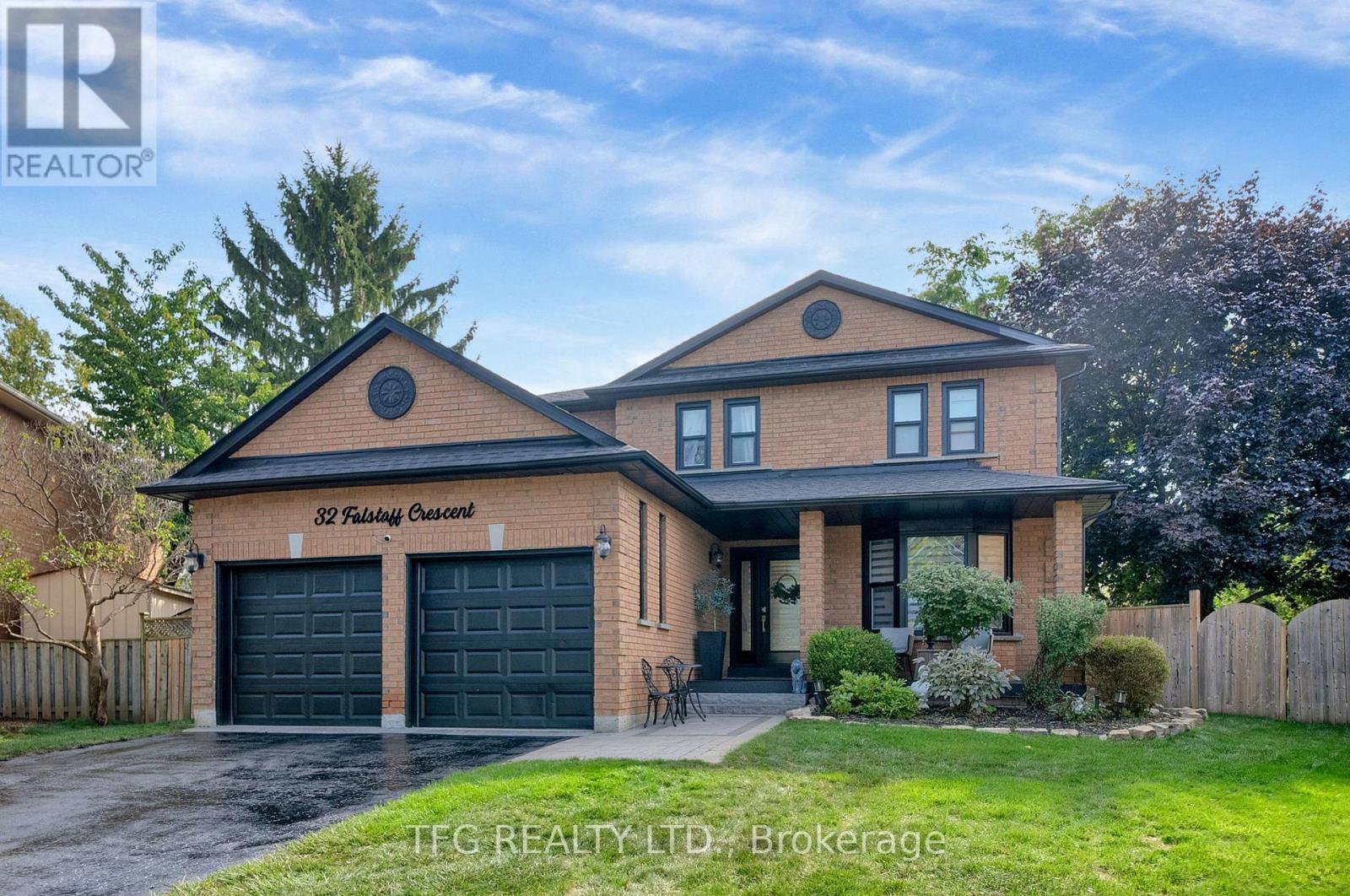 32 Falstaff Crescent, Whitby, Ontario  L1R 1W3 - Photo 2 - E12471556