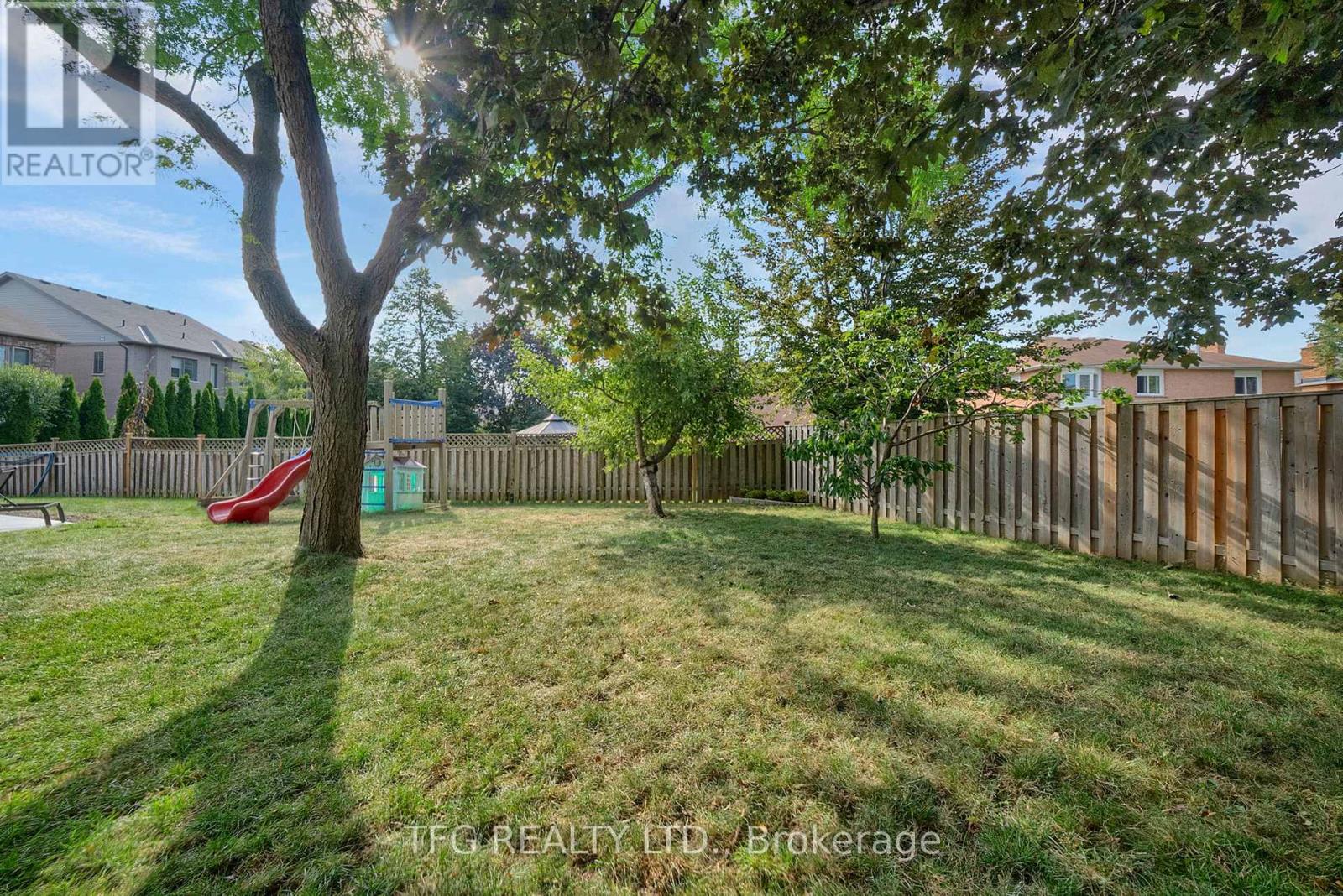 32 Falstaff Crescent, Whitby, Ontario  L1R 1W3 - Photo 48 - E12471556