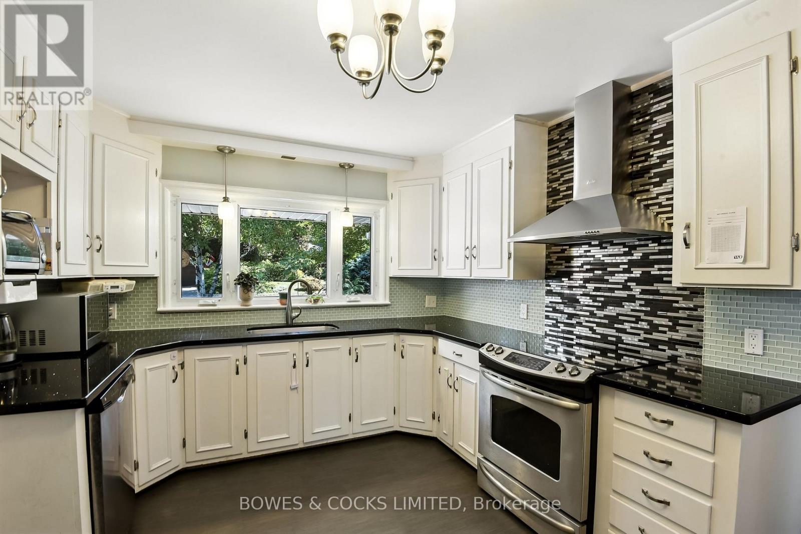 433 Manorhill Avenue, Peterborough, Ontario  K9J 6H7 - Photo 15 - X12471539