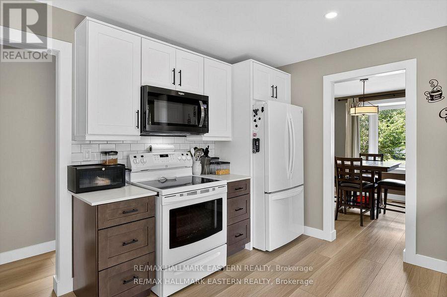 41 Parkview Drive, Peterborough (Northcrest Ward 5), Ontario  K9H 5M5 - Photo 13 - X12471576
