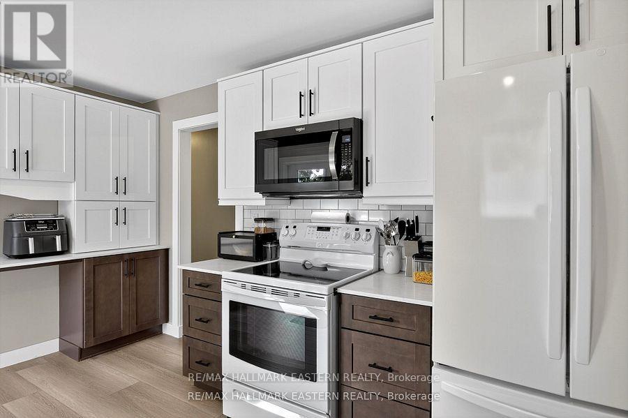 41 Parkview Drive, Peterborough (Northcrest Ward 5), Ontario  K9H 5M5 - Photo 15 - X12471576
